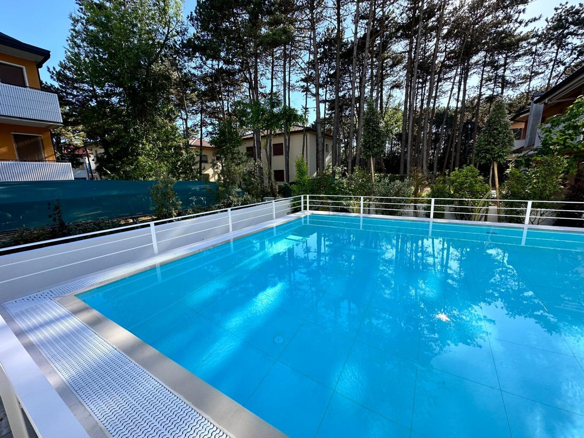 Nuovo Condominio Con Piscina E Garage Бибионе Экстерьер фото