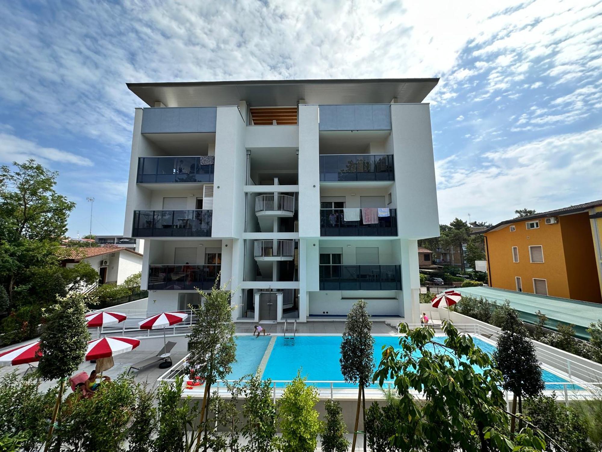 Nuovo Condominio Con Piscina E Garage Бибионе Экстерьер фото