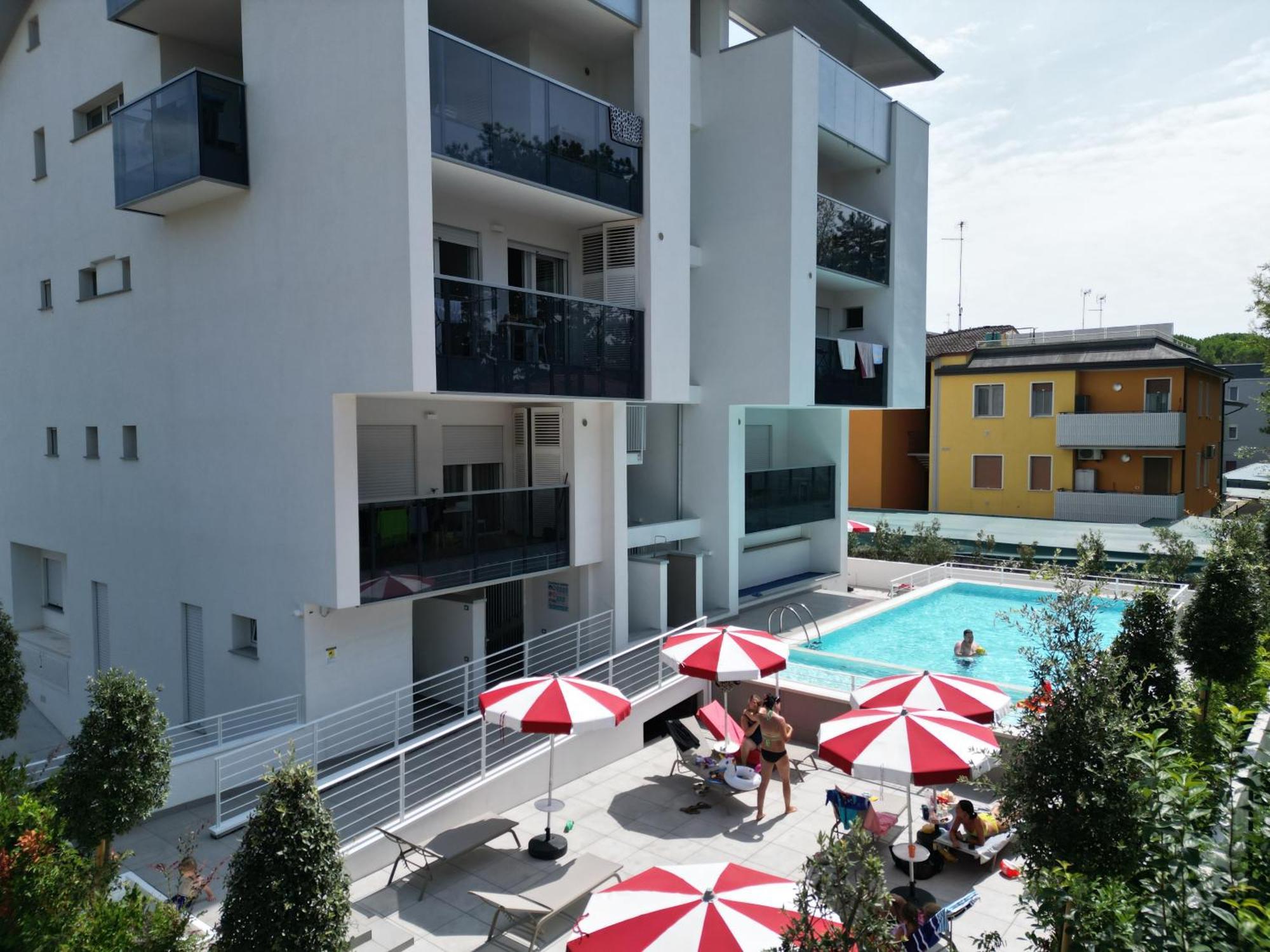 Nuovo Condominio Con Piscina E Garage Бибионе Экстерьер фото